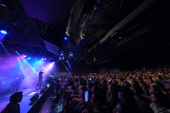Ante un lleno total, el Lunario vibró al ritmo de JOSS FAVELA