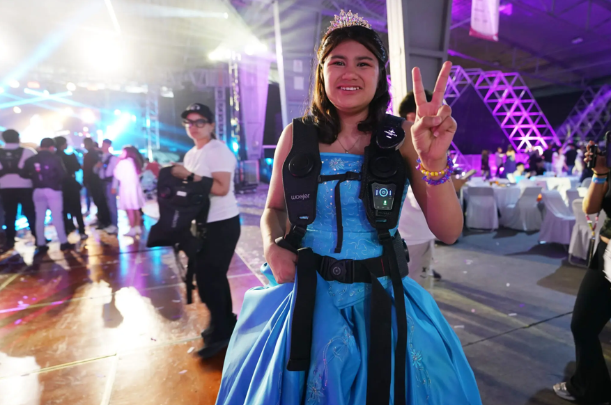 Quinceañeras rompen barreras de la discapacidad y celebran sus XV